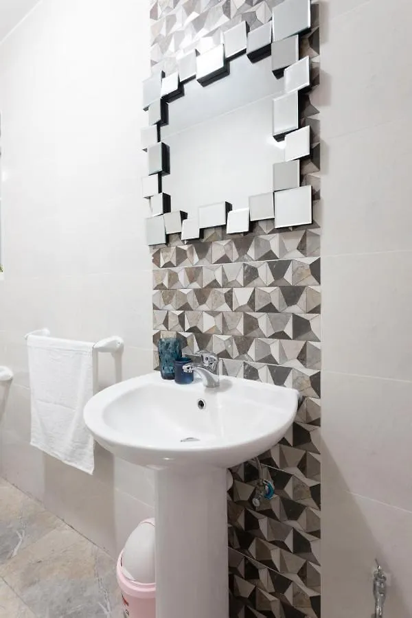F3 Room 2, Private Room Two Single Beds Shared Bathroom Msida