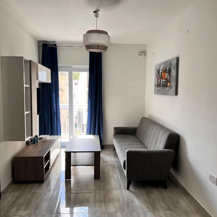 F3 Room 2, Private Room Two Single Beds Shared Bathroom Msida 0*,  Malta