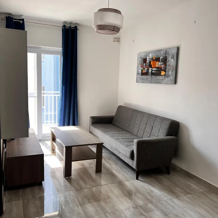 Homestay F3 Room 2, Private Room Two Single Beds Shared Bathroom Msida Malta