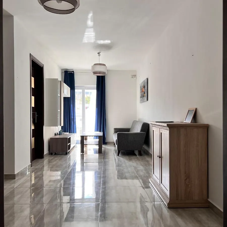 Homestay F3 Room 2, Private Room Two Single Beds Shared Bathroom Msida