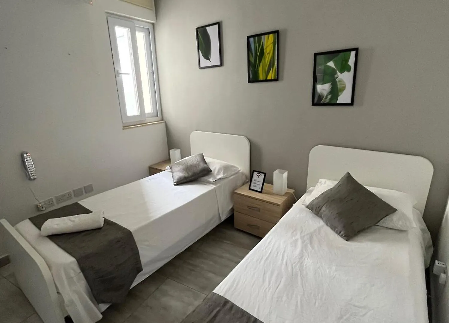 F3 Room 2, Private Room Two Single Beds Shared Bathroom Msida